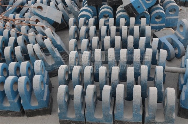 新型錘式破碎機錘頭耐磨性驚人